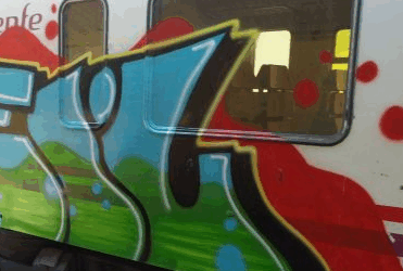 Los grafiteros atacan los trenes casi cada semana