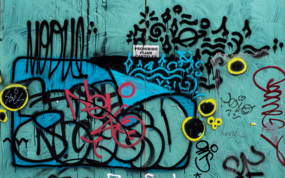 Limpieza de grafitis: protección integral para fachadas y escaparates