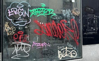 La importancia de eliminar grafitis en escaparates comerciales